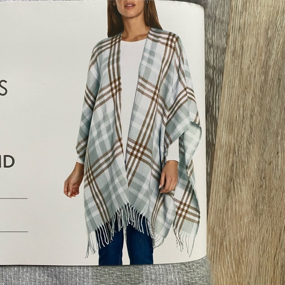 Three Dots Plaid Cashmere Blend Fringe Kimono Wrap in White, Gray, and Brown NWT - Picture 6 of 7